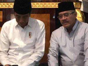 Jokowi Melayat ke Rumah Ketua MA Hatta Ali Jokowi Melayat ke Rumah Ketua MA Hatta Ali