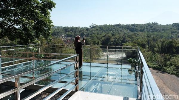 Foto: Bukan di China, Ini Jurang Kaca ala Magelang