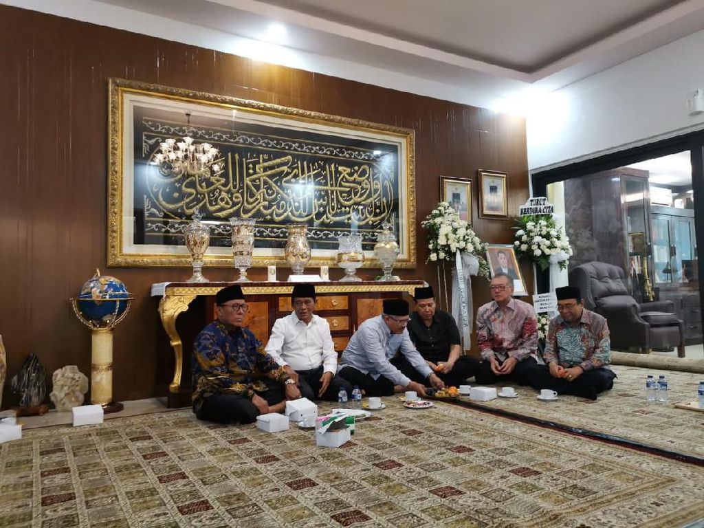 OSO Hingga CT Melayat ke Rumah Ketua MA Hatta Ali OSO Hingga CT Melayat ke Rumah Ketua MA Hatta Ali