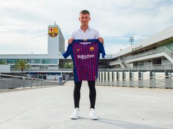 Barcelona Datangkan Bek Muda Belanda