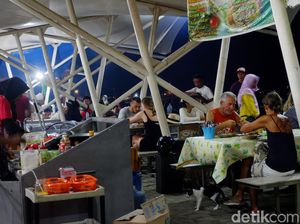 Puas Makan Seafood Segar di Pusat Kuliner Terbesar Labuan Bajo Puas Makan Seafood Segar di Pusat Kuliner Terbesar Labuan Bajo