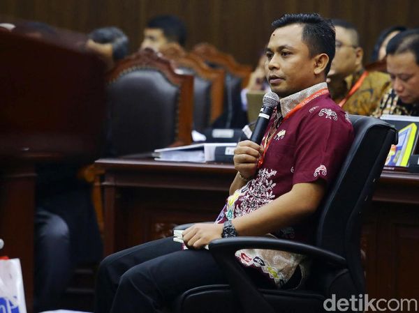 Saksi Jokowi Jelaskan Rekapitulasi Nasional di Sidang Sengketa Pilpres