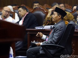 Dicecar Tim 02 soal Modus Kecurangan, Saksi 01 Keberatan Menjawab