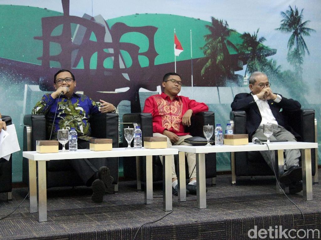 Penguatan MPR Bisa Dilakukan Melalui Amandemen UUD Atau UU MD3 Penguatan MPR Bisa Dilakukan Melalui Amandemen UUD Atau UU MD3