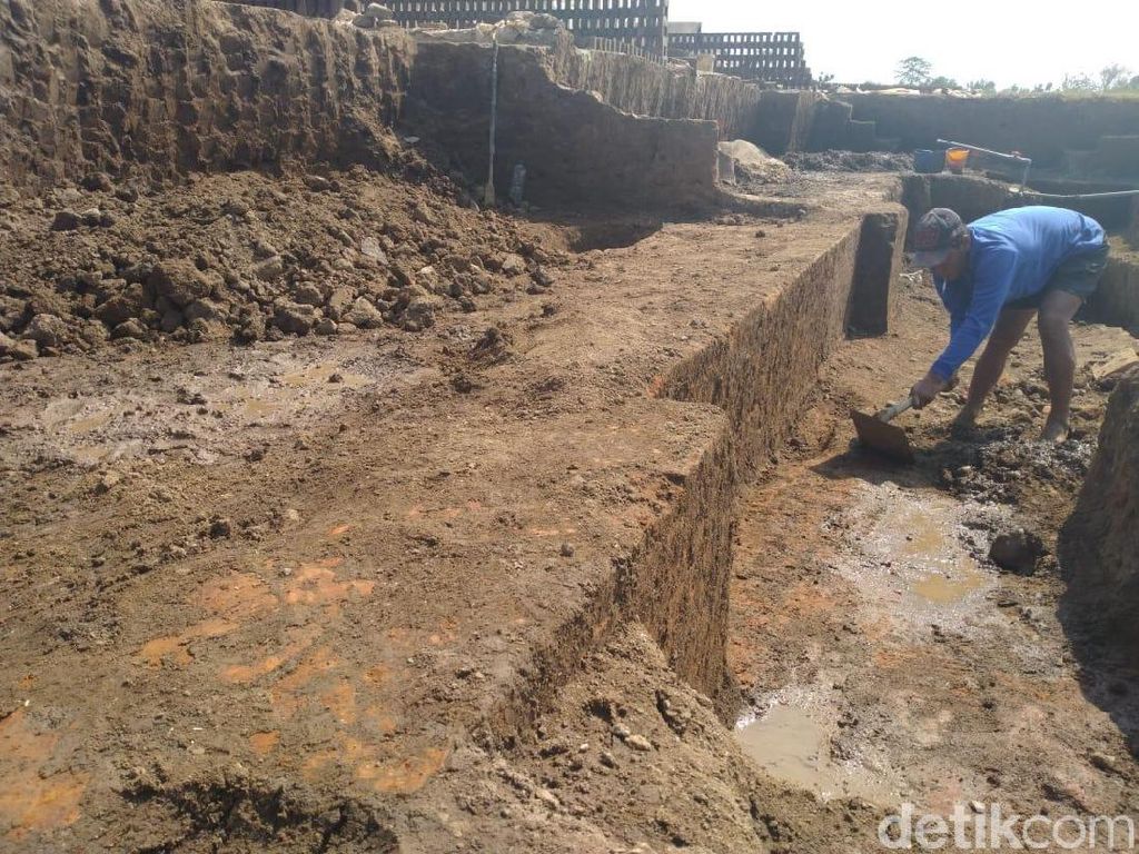 Perajin Bata di Mojokerto Temukan Situs Pagar Peninggalan Majapahit Perajin Bata di Mojokerto Temukan Situs Pagar Peninggalan Majapahit