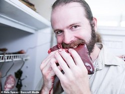 Duh! Makan Daging Busuk Agar Mabuk Jadi Tren Baru yang Berbahaya