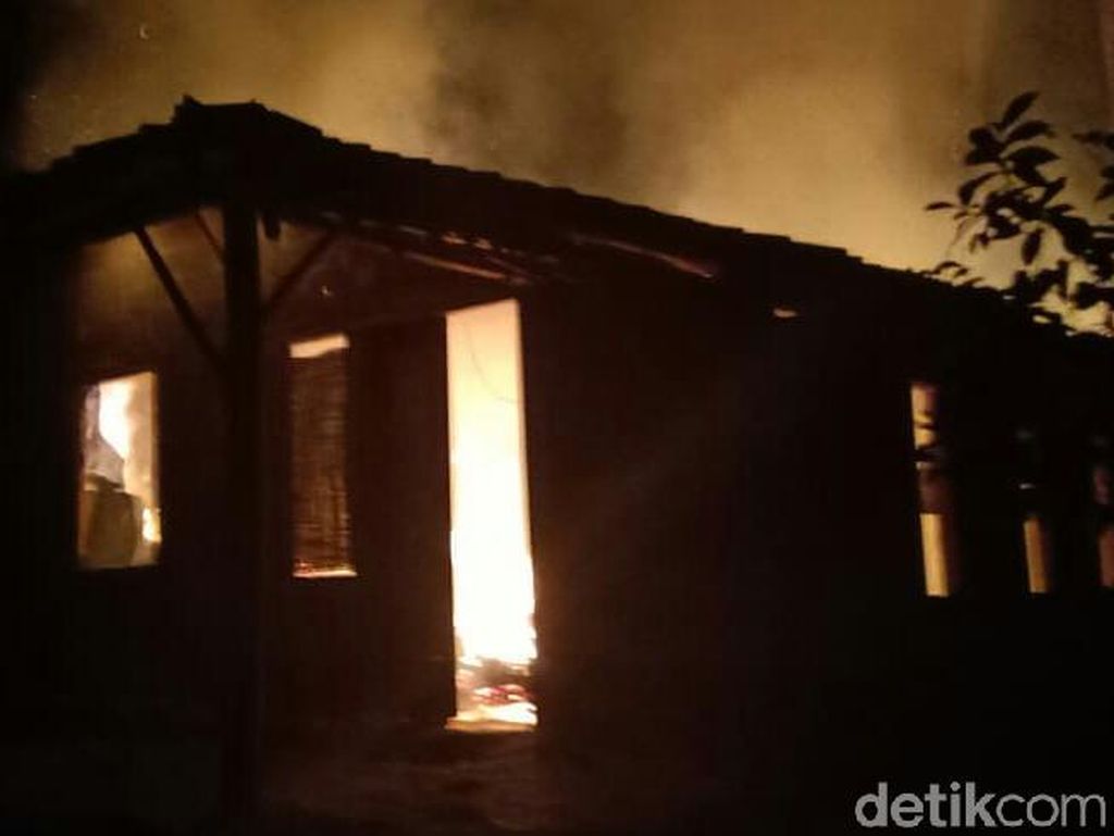 Seorang Nenek di Purworejo Tewas Terpanggang Kebakaran Rumahnya Seorang Nenek di Purworejo Tewas Terpanggang Kebakaran Rumahnya