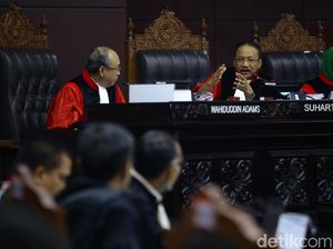 MK Tolak Eksepsi KPU-Tim Jokowi yang Protes Berkas Baru Gugatan Prabowo MK Tolak Eksepsi KPU-Tim Jokowi yang Protes Berkas Baru Gugatan Prabowo