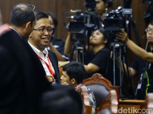 Saat BW Tanyakan Keanggotaan Ahli 01 di Partai Golkar