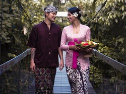 Bunga Jelitha Baru akan Foto Prewedding Serius di Sumba