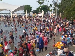 Gratiskan Tiket Masuk, Ancol Diserbu 122 Ribu Pengunjung