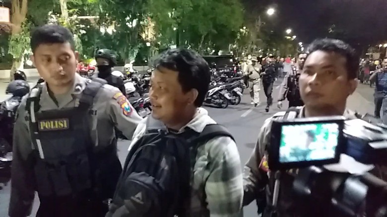 1 Orang Diamankan Polisi Saat Aksi Protes Sistem Zonasi di Surabaya