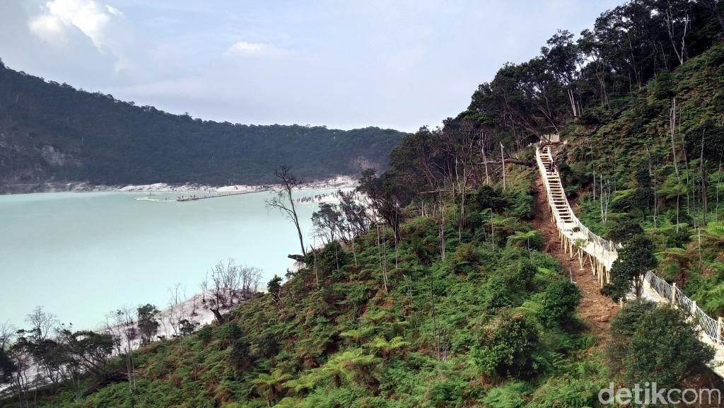 Foto: Liburan Sekolah ke Kawah Putih, Ada Skywalk Instagrammable Foto: Liburan Sekolah ke Kawah Putih, Ada Skywalk Instagrammable