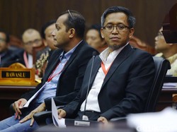 Denny Tanya ke Ahli 01 soal Tulisan tentang MK Bisa Diskualifikasi Paslon