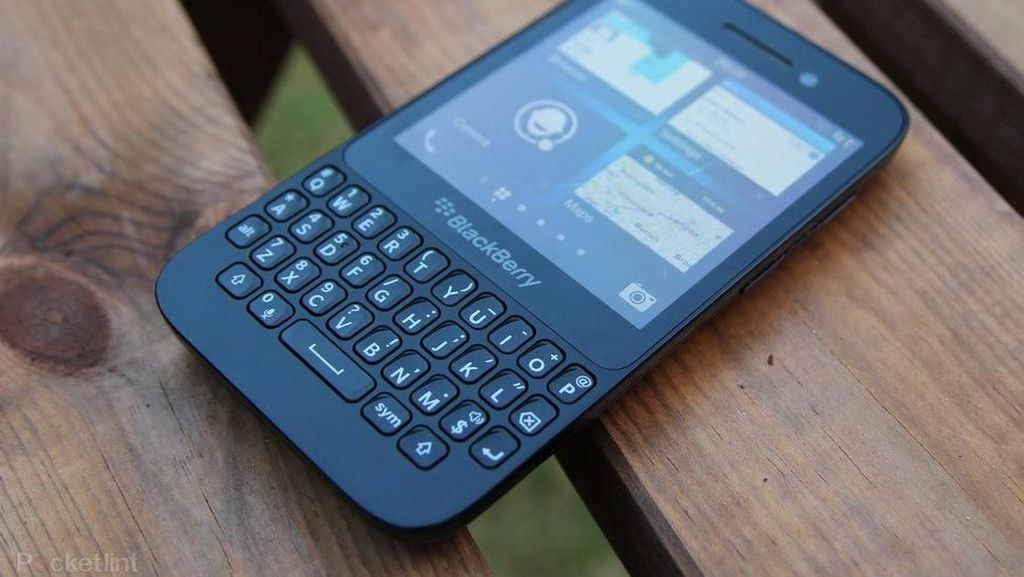 Nostalgia BlackBerry Q5, Si Murah yang Cukup Menawan