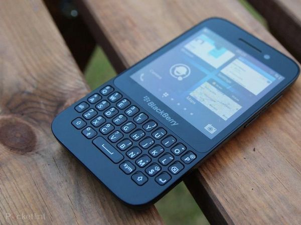 Nostalgia BlackBerry Q5, Si Murah yang Cukup Menawan