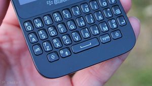 BlackBerry Q5, Ponsel dengan Bentuk yang Kini Sudah Punah