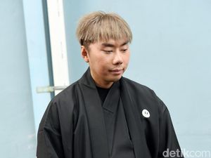 Dilaporkan Terkait Pesugihan, Roy Kiyoshi Sebut Artis AA Pakai 5 Susuk Dilaporkan Terkait Pesugihan, Roy Kiyoshi Sebut Artis AA Pakai 5 Susuk