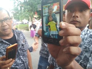 Keluarga Datangi RS Cek Jenazah Korban Kebakaran Pabrik Korek Gas di Langkat