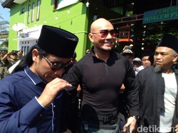 Deddy Corbuzier Salat Berjamaah Diimami Maruf Amin Deddy Corbuzier Salat Berjamaah Diimami Maruf Amin