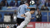 Meski Uruguay tersingkir di perempatfinal, Jose Gimenez menunjukkan penampilan solid di jantung pertahanan negaranya. Dia rata-rata membuat 2,3 tekel, 1,8 intersep dan 3,3 sapuan per laga. (REUTERS/Ueslei Marcelino)