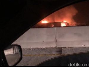 Pikap Pengangkut Buah Terbakar di Tol Nganjuk KM 662, Satu Orang Tewas