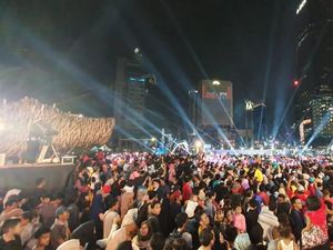 Warga Membludak, Begini Suasana Perayaan HUT DKI di Bundaran HI