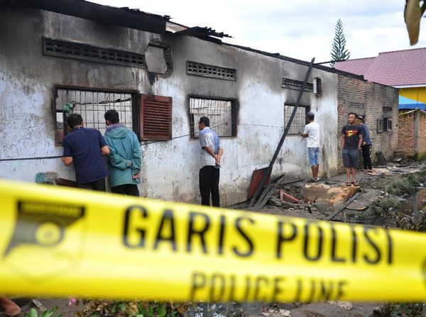 Warga Datangi Gudang Korek Gas di Medan yang Tewaskan 30 Orang