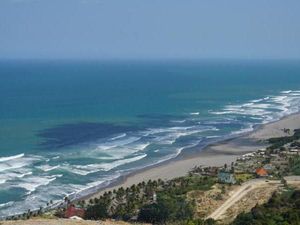 Memandang Pantai Cantik dari Atas Bukit Watugupit