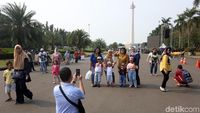 HUT DKI Jakarta Ke-492, Monas Diserbu Warga untuk Berwisata