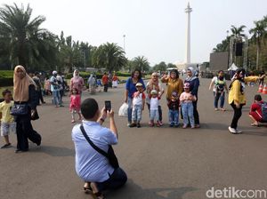 HUT DKI Jakarta Ke-492, Monas Diserbu Warga untuk Berwisata HUT DKI Jakarta Ke-492, Monas Diserbu Warga untuk Berwisata