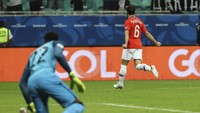 Chile bisa unggul duluan. Di menit kedelapan, Jose Pedro Fuenzalida mengoyak gawang Ekuador. (Foto: Bruna Prado/Getty Images)