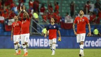 Kemenangan 2-1 bertahan hingga laga tuntas. Chile menjadi tim kedua yang memastikan lolos ke babak delapan besar setelah Kolombia. Kemenangan atas Ekuador menempatkan Arturo Vidal dkk menguasai Grup C dengan 6 poin dari dua laga. (Foto: Bruna Prado/Getty Images)