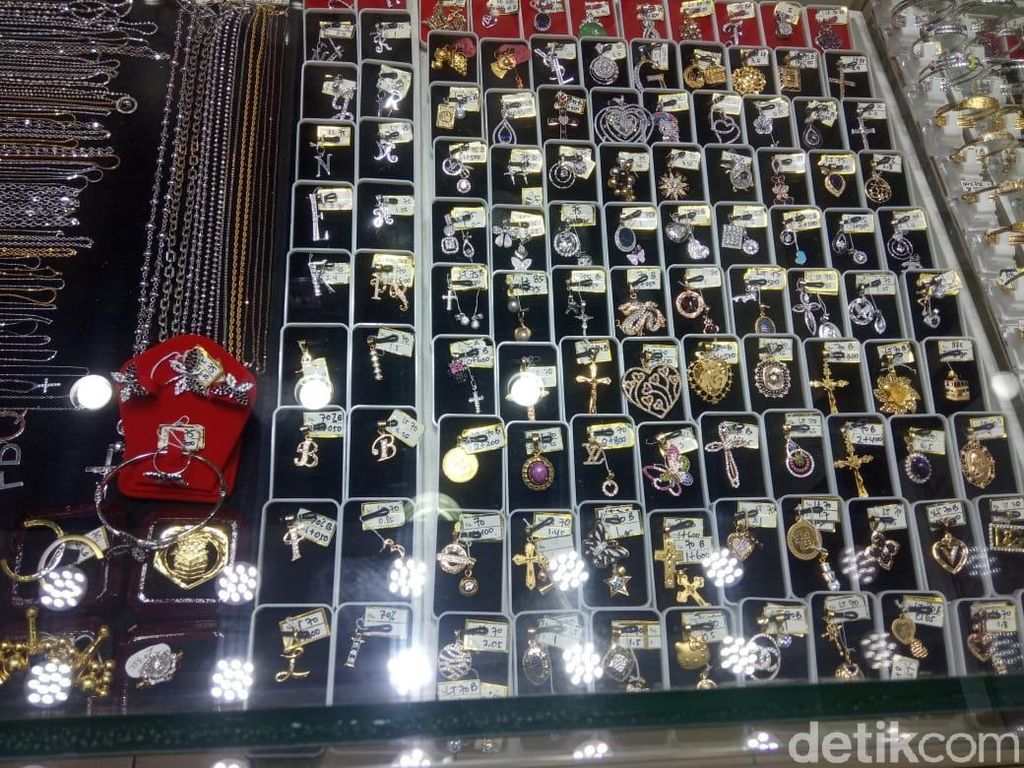 Habis Lebaran, Pedagang Emas Berharap dari Penjualan Cincin Kawin Habis Lebaran, Pedagang Emas Berharap dari Penjualan Cincin Kawin