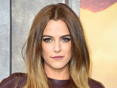Foto: Pesona Riley Keough, Aktris Cantik Cucu Elvis Presley