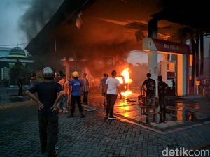 SPBU di Ponorogo Terbakar, Satu Mobil Hangus SPBU di Ponorogo Terbakar, Satu Mobil Hangus