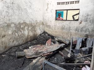 Kisah Pilu Rusmanto Kehilangan Istri dan 2 Anak di Kebakaran Pabrik Korek Kisah Pilu Rusmanto Kehilangan Istri dan 2 Anak di Kebakaran Pabrik Korek