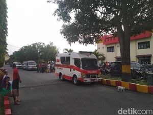 Peti Jenazah dan Ambulans Disiapkan untuk Korban Kebakaran Pabrik Korek Api
