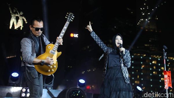 Tantri Kotak Tampil Powerfull di Atas Panggung