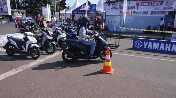 Semarak Blue Core Yamaha Motor Show di Palu