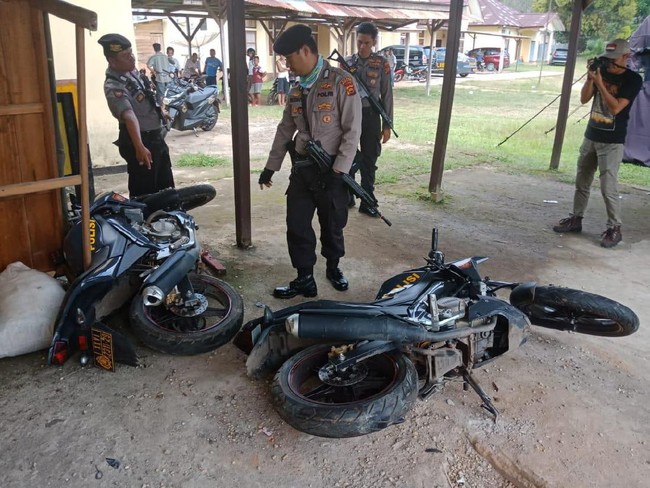 Polsek Batin XXIV Jambi Diserang, Kaca Pecah-Motor Dinas Rusak Polsek Batin XXIV Jambi Diserang, Kaca Pecah-Motor Dinas Rusak