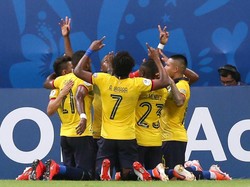 Ekuador membalas di menit ke-26. Enner Valencia memaksakan skor menjadi 1-1 hingga jeda. Pemain Ekuador pun merayakan gol yang dicetak Valencia. (Foto: Edgard Garrido/REUTERS)