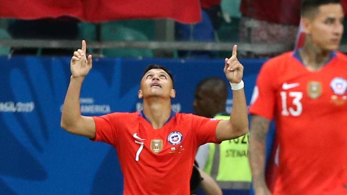Pemain Timnas Chile, Alexis Sanchez, merayakan gol ke gawang Ekuador. (Foto: Edgard Garrido/Reuters)