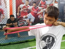 Bocah Usia 7 Tahun Ikut Kompetisi Katapel di Bandung