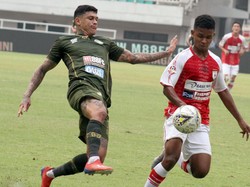 Tira Persikabo vs Persipura: Mutiara Hitam Takluk 1-2