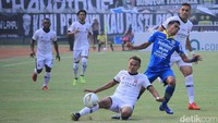 Dalam pertandingan di Stadion Si Jalak Harupat, Minggu (23/6/2019), Persib menurunkan kekuatan terbaik.