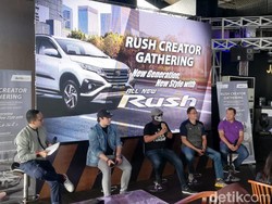 Coaching Clinic Ngevlog di Mobil Bersama Toyota Rush