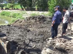 Penemuan Mayat Pria Bertato Gegerkan Warga di Makassar