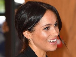 Jadi Editor Vogue, Meghan Markle Minta Fotografer Jangan Edit Freckles