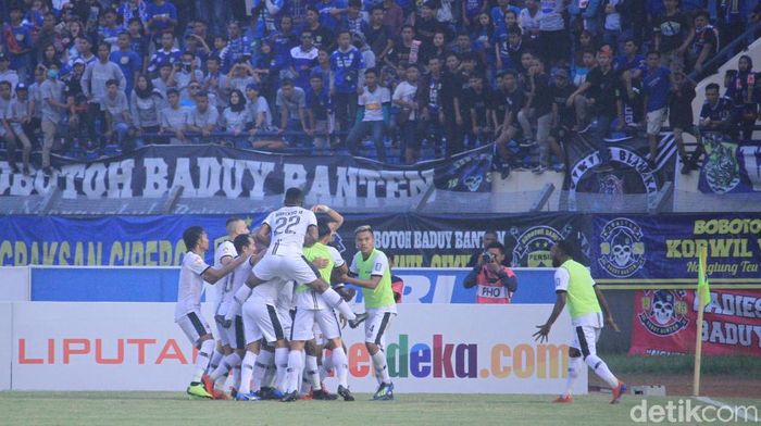 madura United menahan imbang Persib Bnadung 1-1. (Wisma Putra/detikSport) madura United menahan imbang Persib Bnadung 1-1. (Wisma Putra/detikSport)
